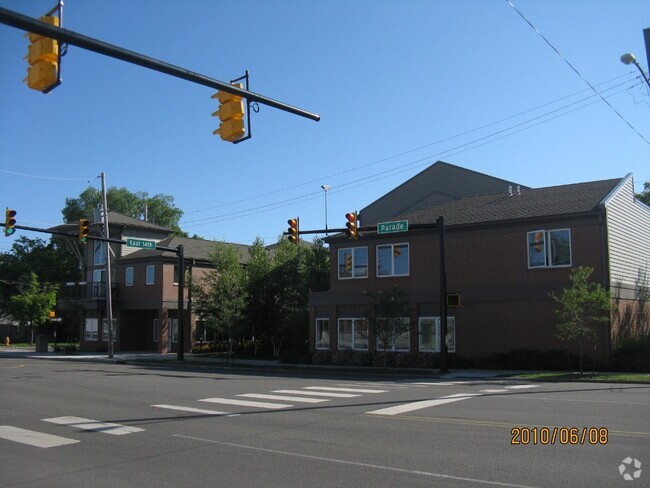 Building Photo - 1407 Parade St Rental