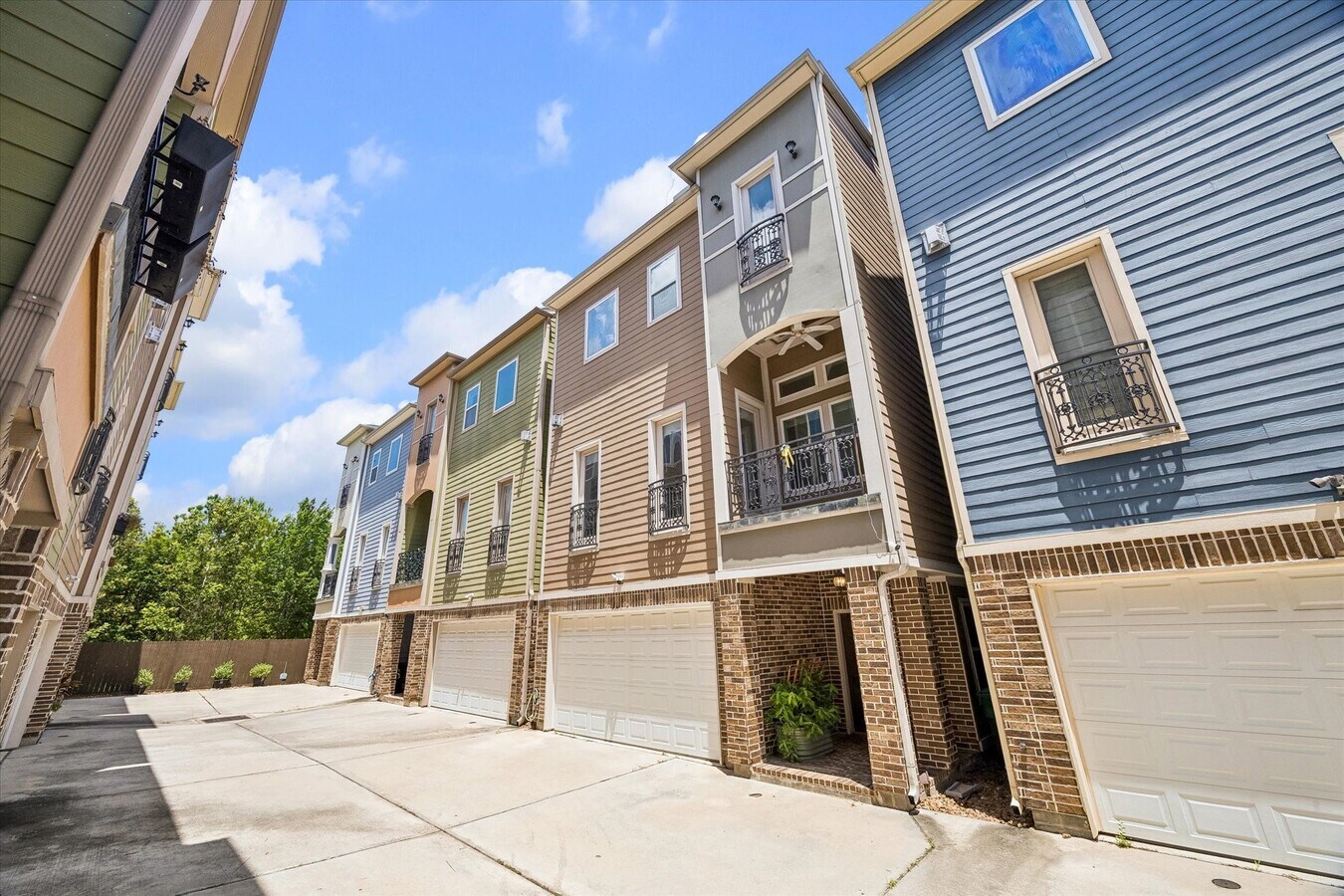 Photo - 609 Rutland St