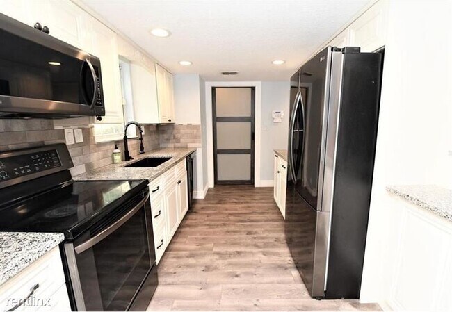 Photo - 3 br, 2.5 bath House - 3420 W Minnehaha St...