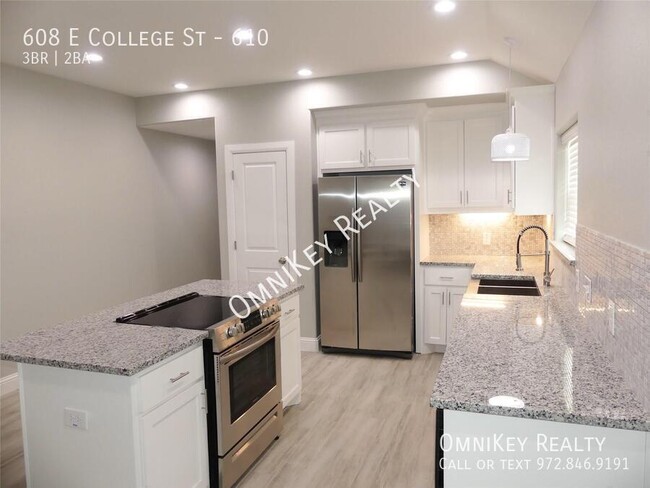 Photo - 608 E College St Unit 610