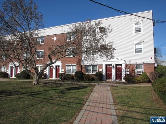 Building Photo - 57 Hastings Ave Unit A-A Rental