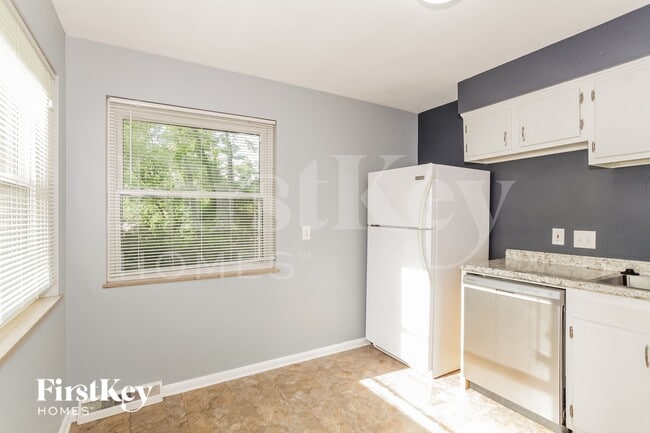Photo - 280 Genoma Dr