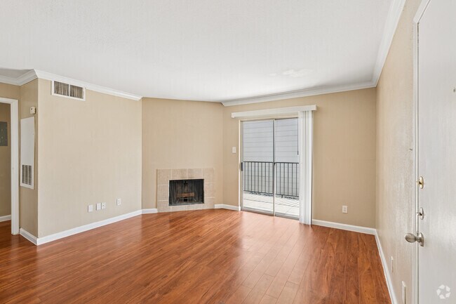 1BR, 1BA - 700SF - Living Room