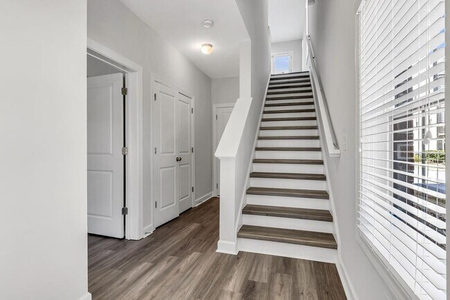 Photo - 2775 Bell Dr SE