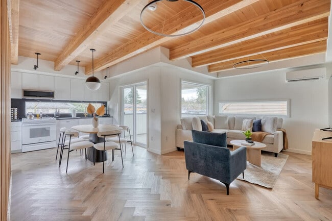 Building Photo - 5022 NE 26th Ave Unit ID1309861P Rental