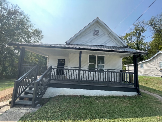 Photo - 517 W 11th St