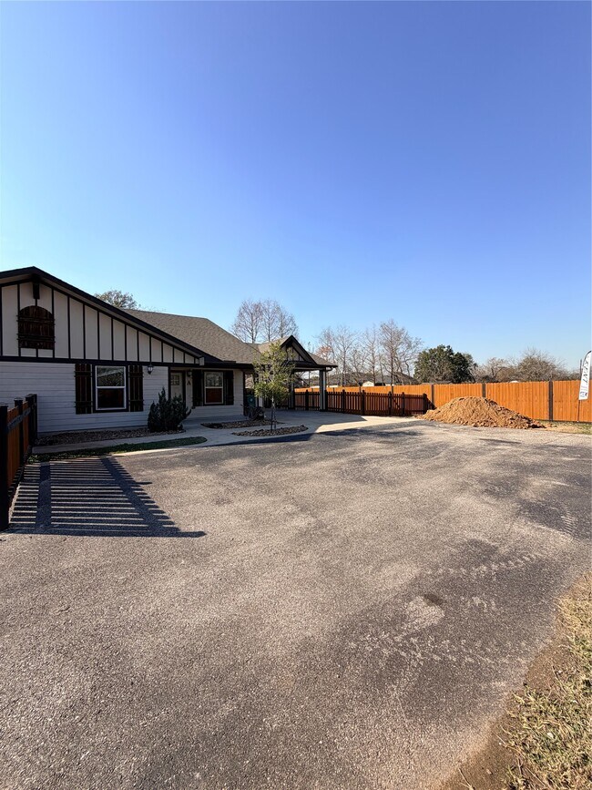 Photo - 2005 Pasadena Blvd