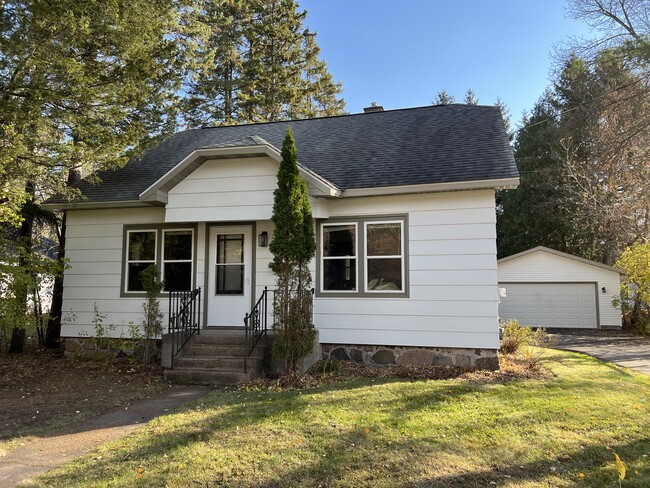 Photo - 212 Spruce St House