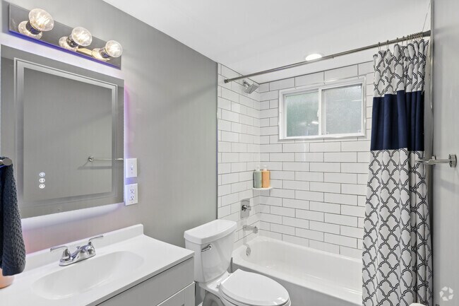 2BR, 1BA - 800SF - Bathroom