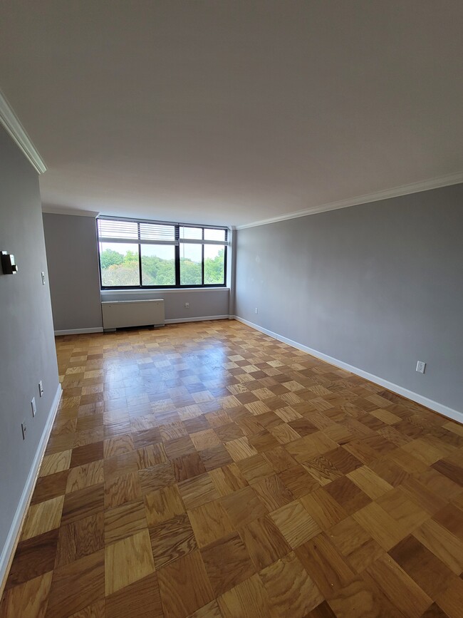 Building Photo - 4390 LORCOM Ln Unit 709