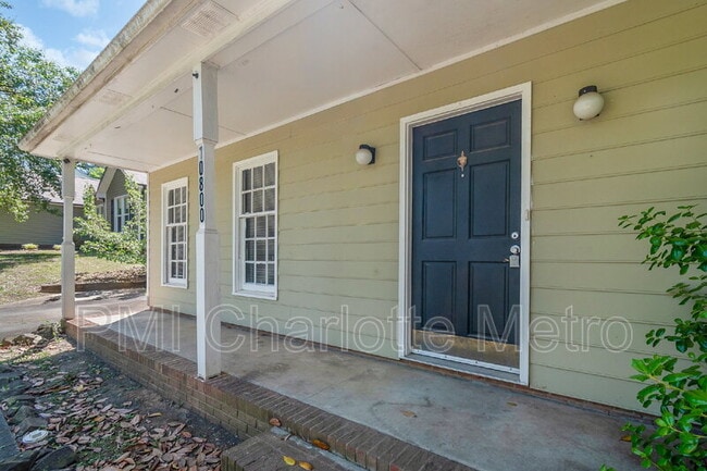 Photo - 10800 Whittersham Dr