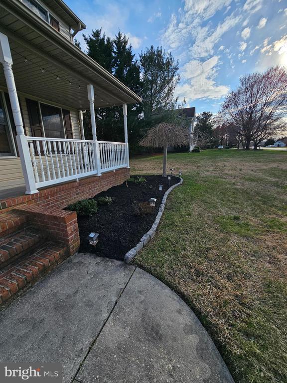 Building Photo - 614 E Pebworth Rd