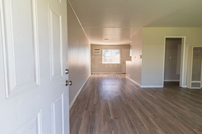 Building Photo - 10400 Lower Sacramento Rd Unit E