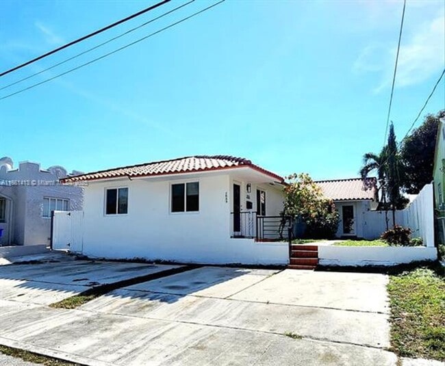 Photo - 1828 NW 4th St Unidad 1828 NW 4th St  1828