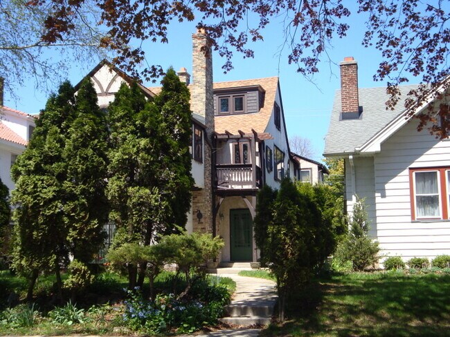 2206 E Stratford - 2206 E Stratford Ct Unit 1