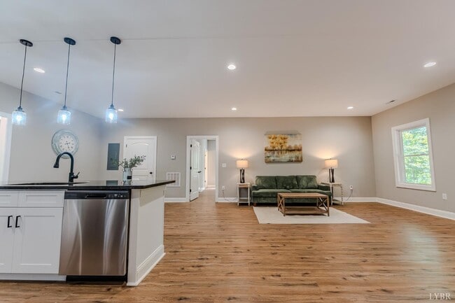 109 Tosh Ln