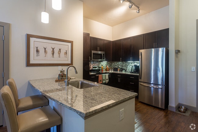 2BR, 2BA - 1,116 SF - Park at City Center