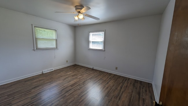 Photo - 352 Newnam Rd