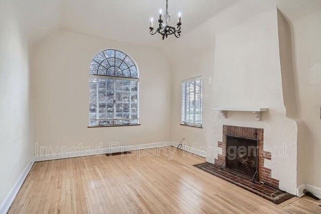 Photo - 2501 York St