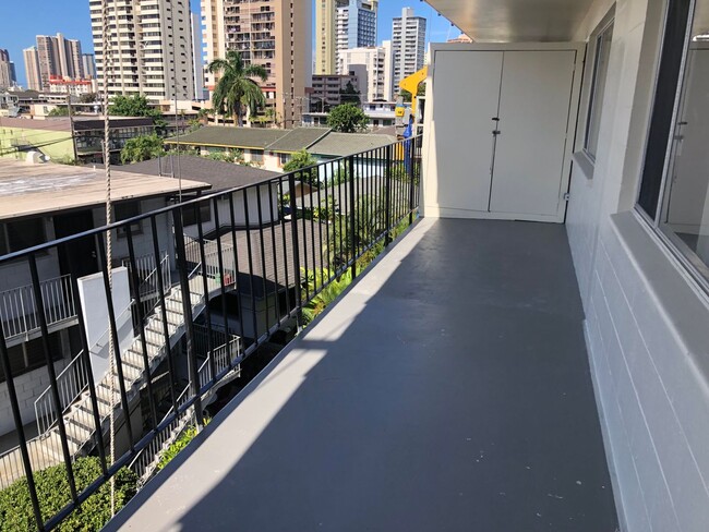 2 bed, 1 bath, located on 4th floor. Inclu... - 2 bed, 1 bath, located on 4th floor. Inclu... House