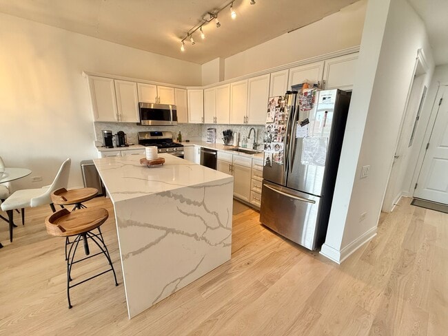 Photo - 1001 W Madison St Unidad 608