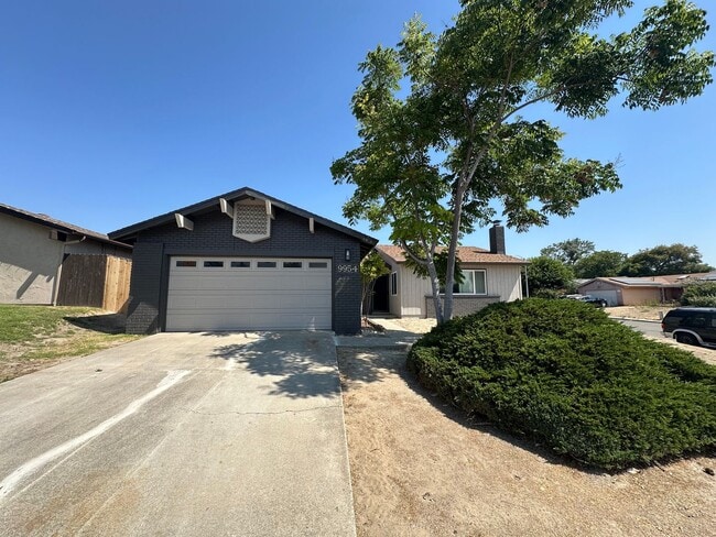 Building Photo - Charming 3BD/2BA House in Santee W/ W/D, M...