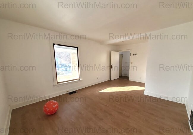 Photo - 824 Logan Ave