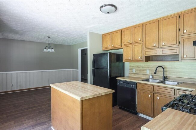 Photo - 310 Summerwood Ln