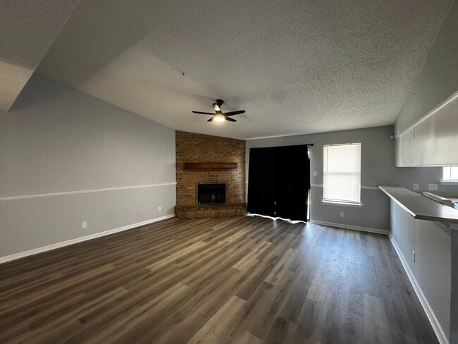 Photo - Great 3 bedroom for under 2K!