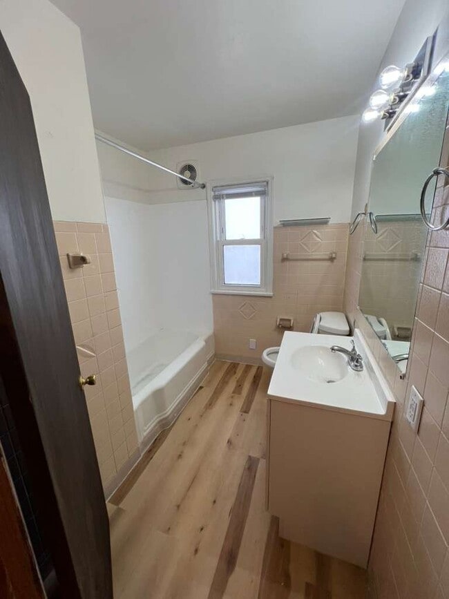 Photo - 5050 N 57th St