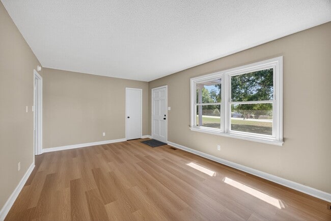 Photo - 3 bedroom, 2 bathroom House in Eden!