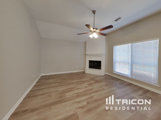 Photo - 1106 Castleman Dr