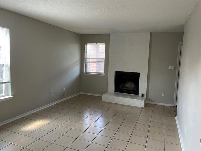 8401 Colony Loop Dr