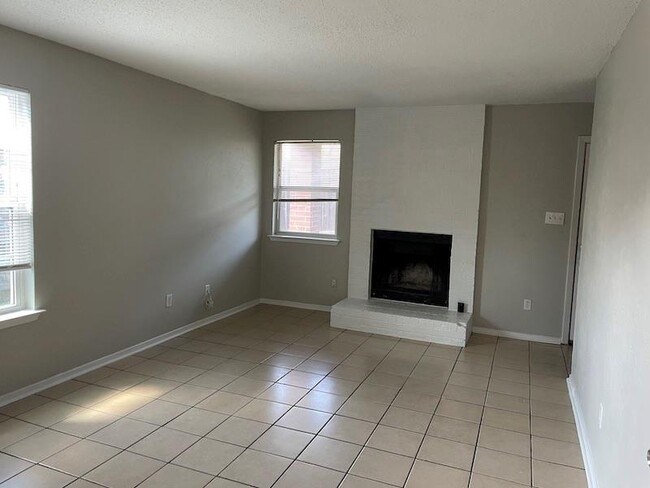 Photo - 8401 Colony Loop Dr