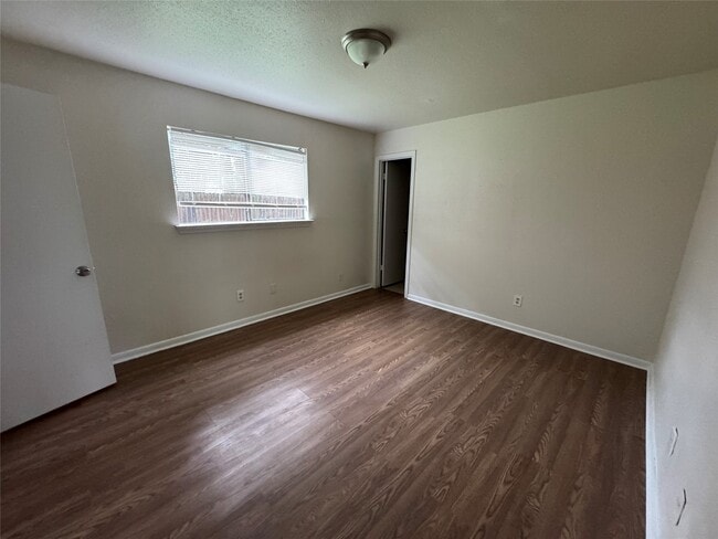 Photo - 3229 Hirschfield Rd Unit B