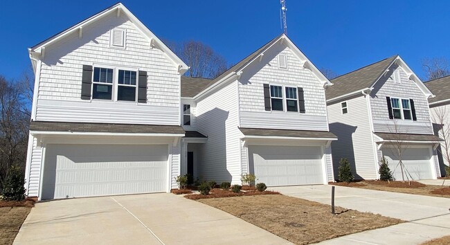 Building Photo - 3br 2.5 ba Paired Home near shopping, I-77 & I-40 Ready July 17th!