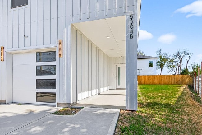 Photo - 5304 Lynnfield St