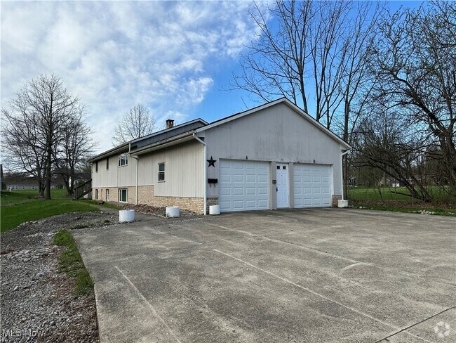 Building Photo - 771 E Park Ave Rental