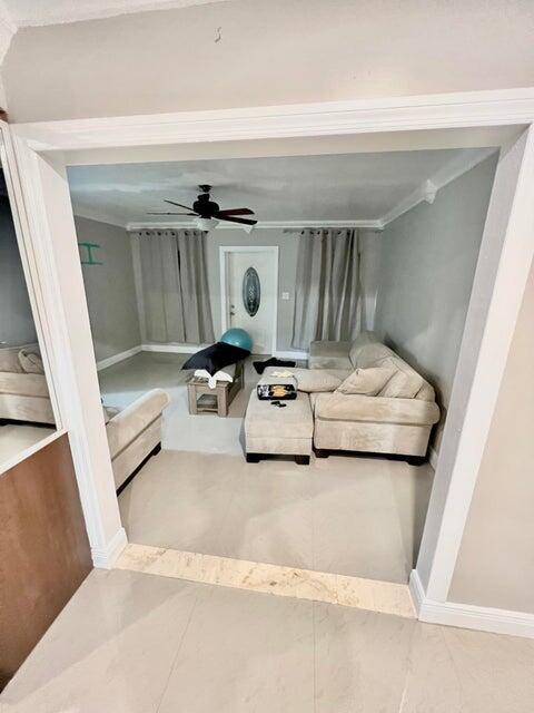 Photo - 340 W Blue Heron Blvd Unidad A