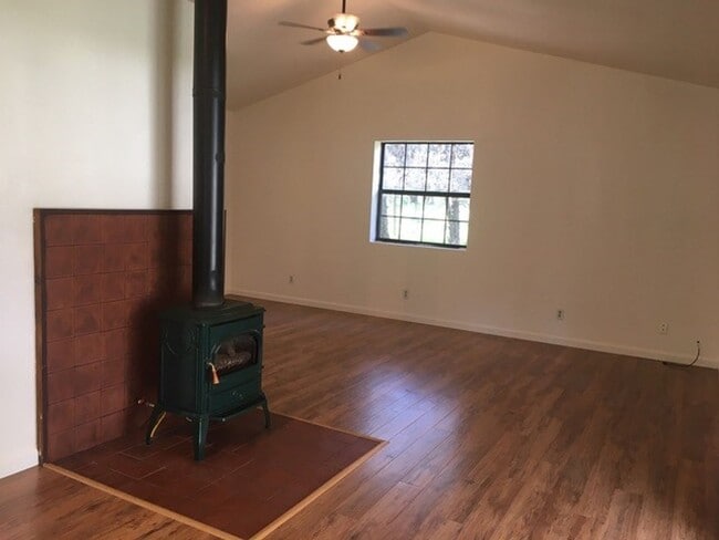 Photo - 18601 Country Ln Unit #C