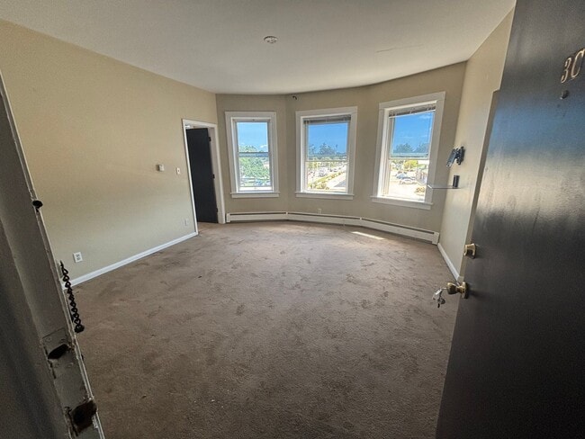 Building Photo - 524 S Grand Ave E Unit 3C