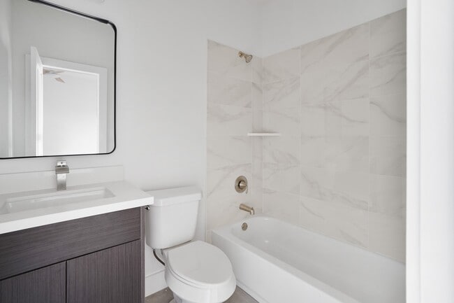 Building Photo - 2419 Rosewood St