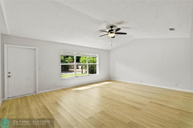 Photo - 511 SE 20th Ct