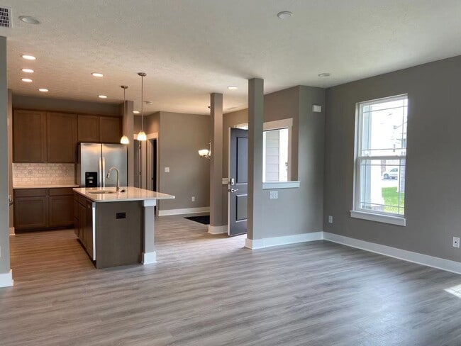 Photo - 8315 Glacier Ridge Dr