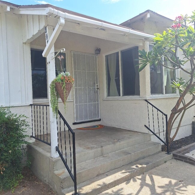 Building Photo - 420 N Alameda Ave Unit 420
