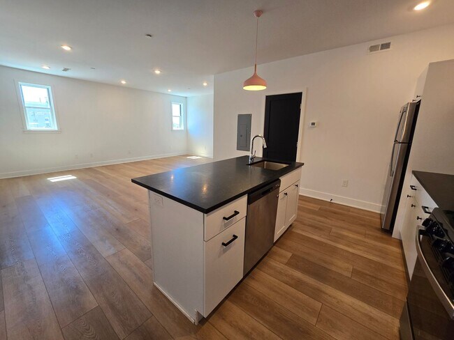 Photo - Modern Large 1 BED 1.5 BATH in Port Richmond! Unit 8