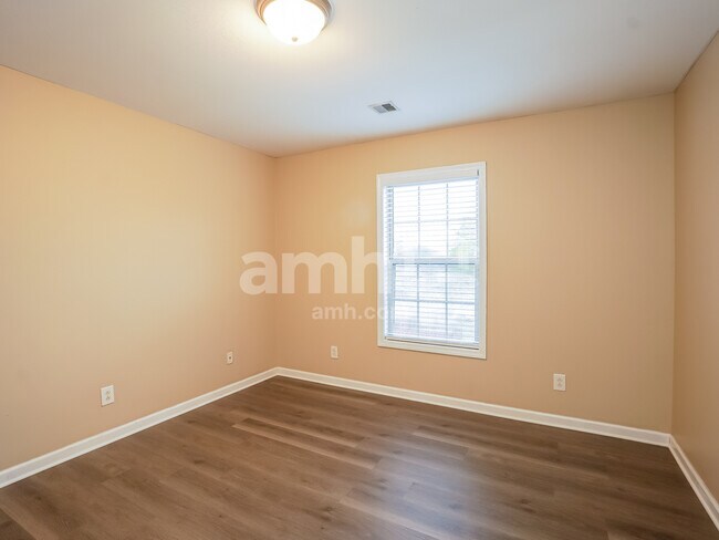 Photo - 720 Arrowfield Dr