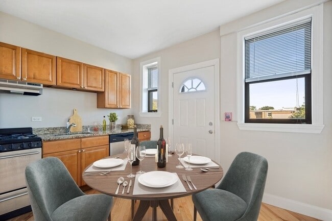 Photo - 894 Green Bay Rd