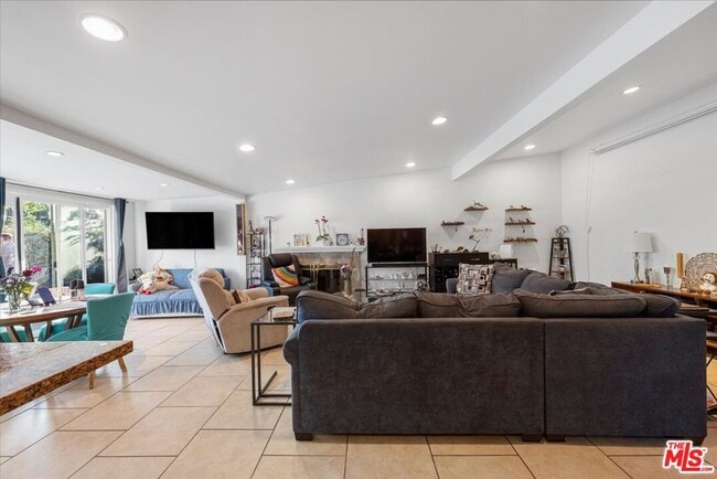 Photo - 17816 Lull St