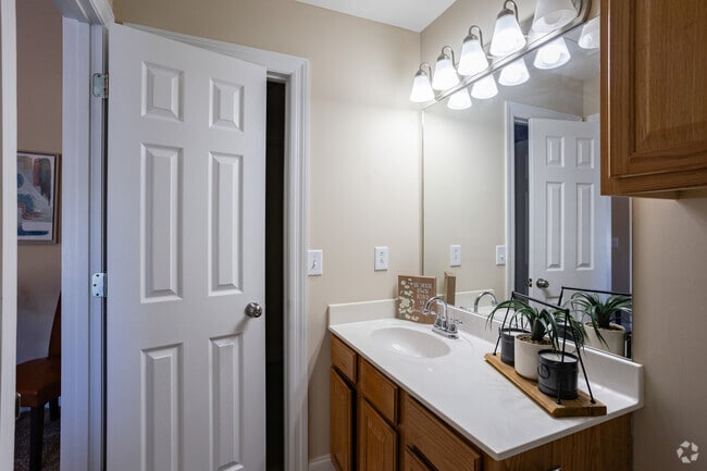 2BR, 2.5BA - 1255SF - Primary Bathroom